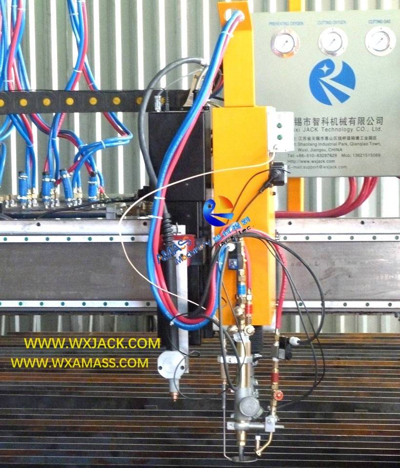 El plasma y la llama tiran la cortadora de la placa del plasma del CNC de los 4m