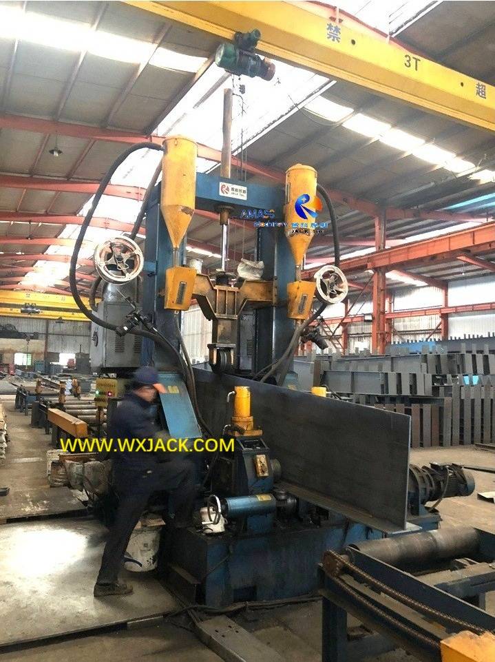 1 Máquina enderezadora y soldadora para ensamblaje de vigas en H 3 en 1 9