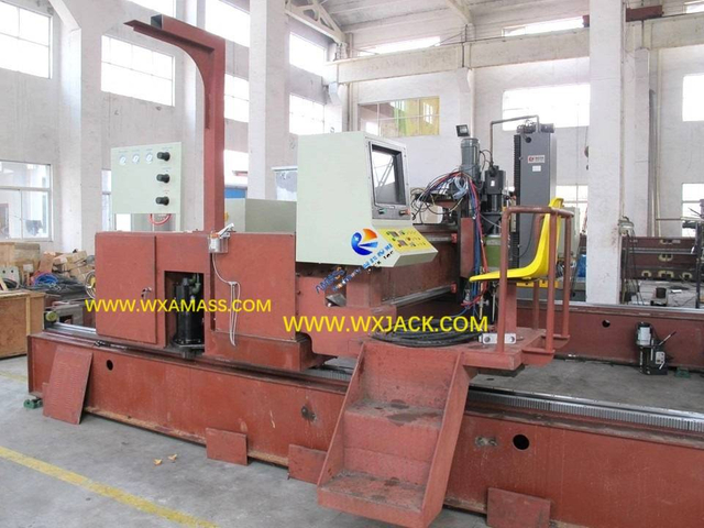 4 Máquina cortadora y perforadora CNC 22