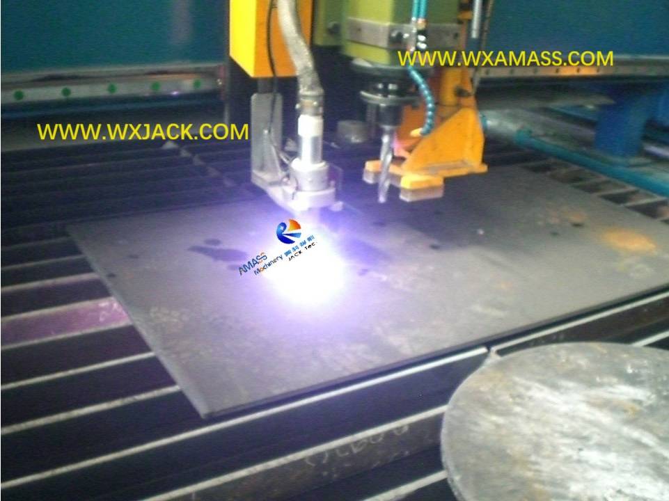 Máquina perforadora y cortadora CNC