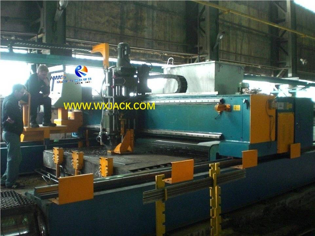 2 Máquina de perforación y corte de CNC 7