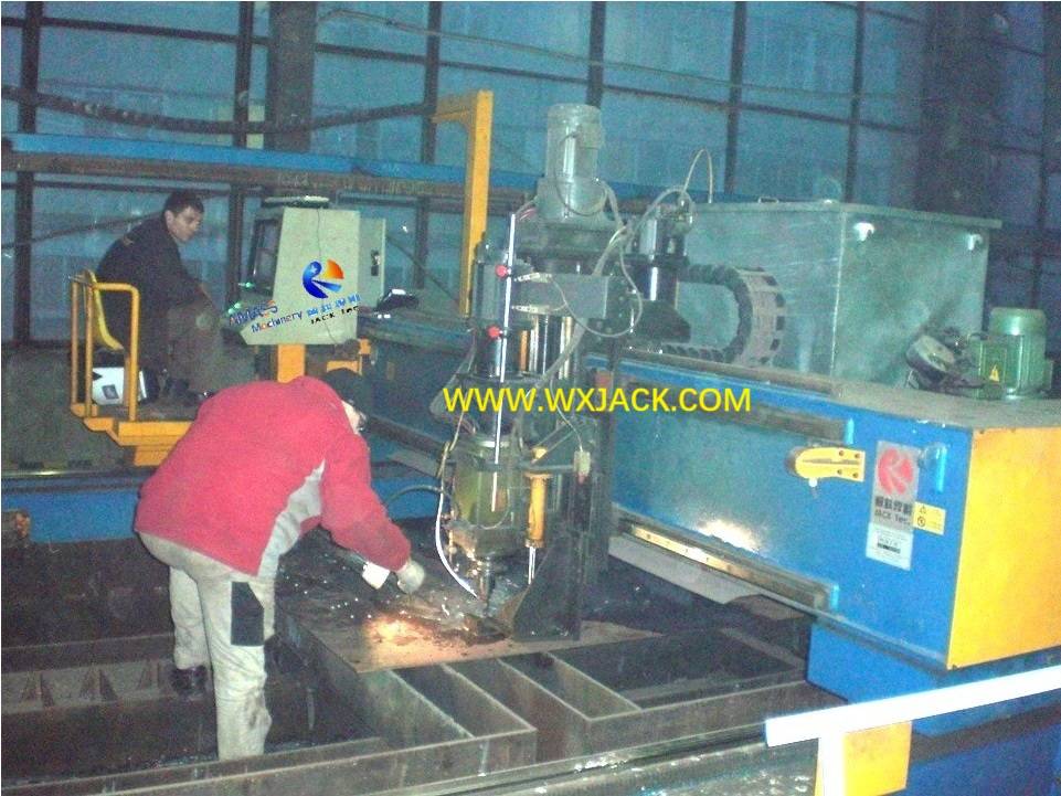 Función integrada Máquina de corte y perforación de placas CNC versátil