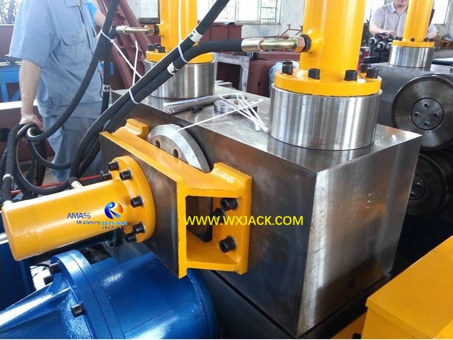 M&aacute;quina cortadora y redondeadora de 3 bordes 14 20130731_142859