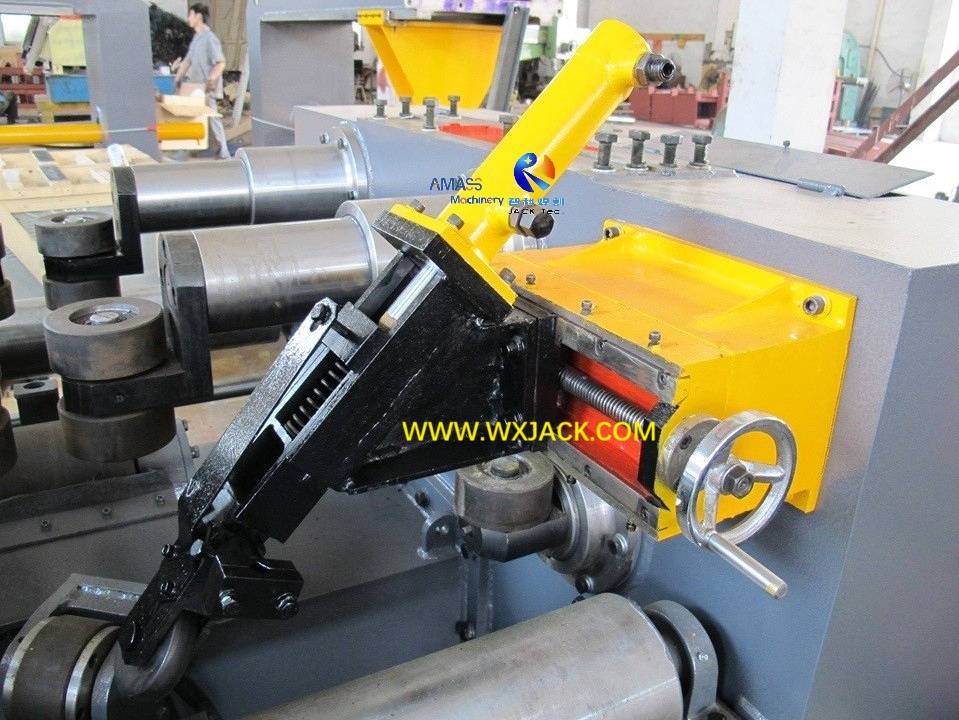 Máquina de ensamblaje de viga de autoalimentación Z20 con soldadura por tachuelas manuales