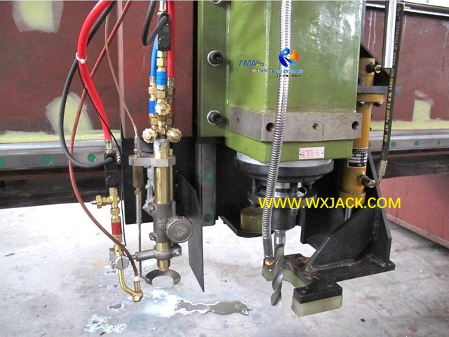 4 Máquina de perforación y corte de CNC 29 IMG_3343