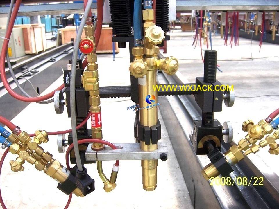 5 CNC Triple Flame Cutting Machine 7