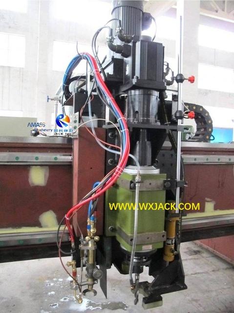 2 máquina de corte y perforación de CNC 17 IMG_3344