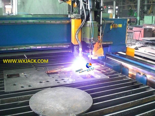 11 Máquina de corte y perforación de CNC 44 CIMG2310