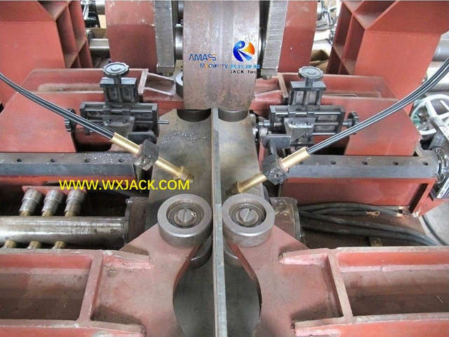 4 M&aacute;quina integral enderezadora de soldadura de ensamblaje de vigas en H tres en uno 165 IMG_0030