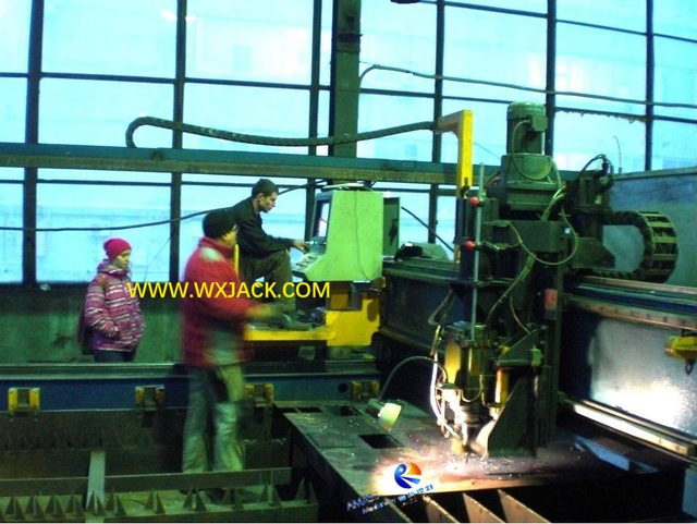 4 Máquina de corte y perforación de CNC 10