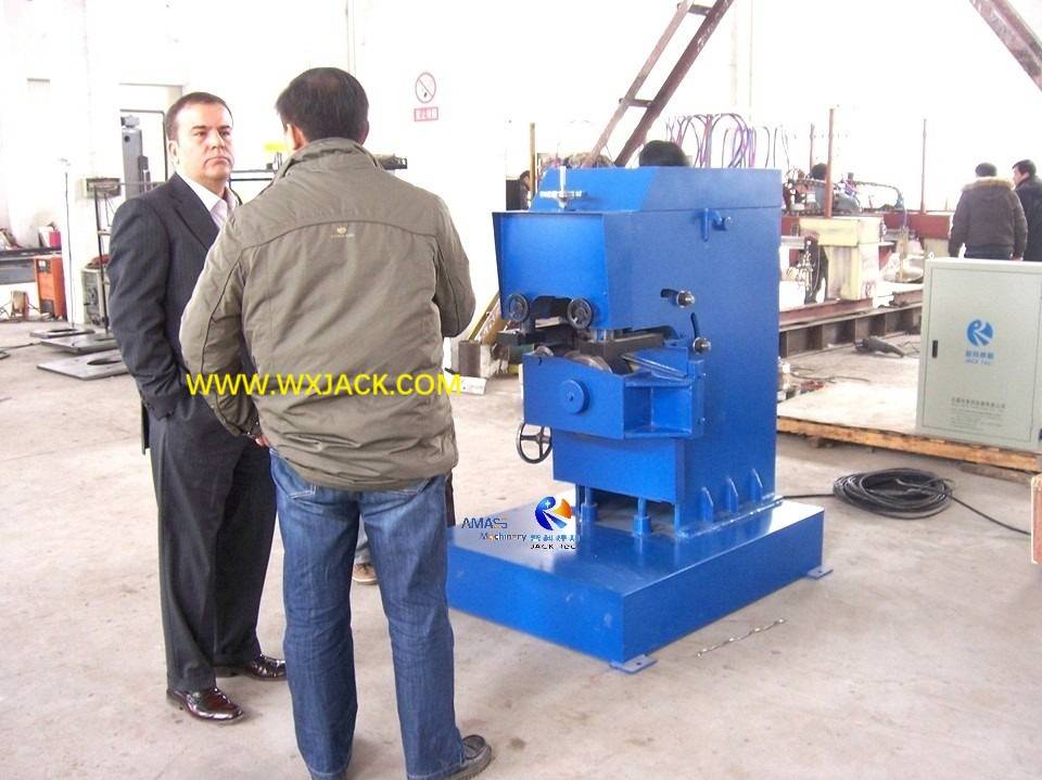 GD20 Máquina de chaflán de cizallamiento en rodadura en una pequeña placa de metal