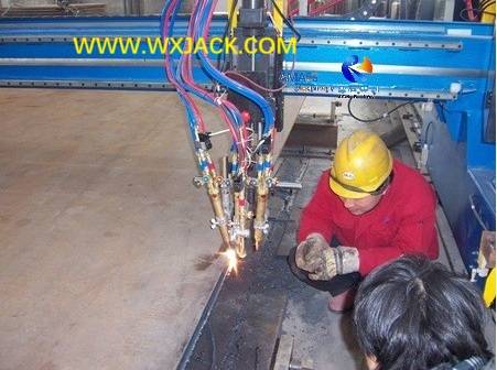 Fig1 Máquina de corte de llama triple CNC 8 100_8371