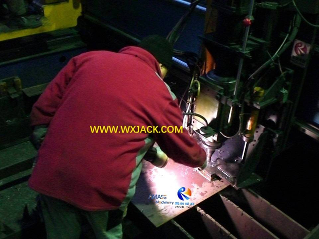 10 Máquina de perforación y corte de CNC 48 CIMG3671