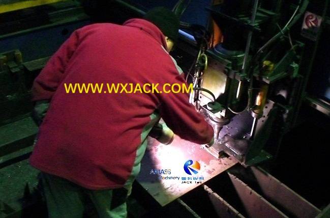 Fig7 Máquina de perforación y corte CNC 48 CIMG3671