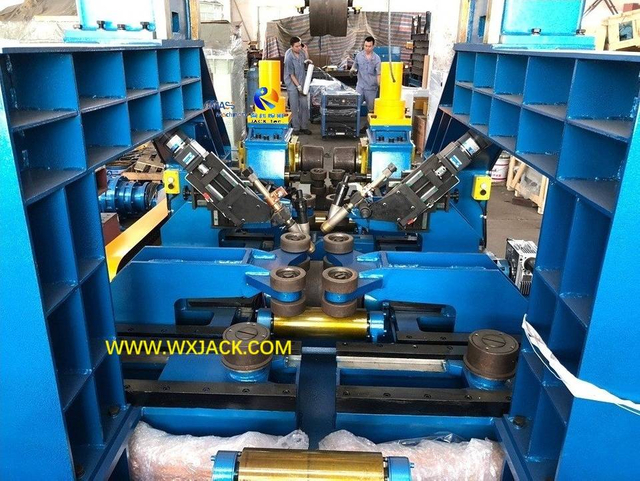3 M&aacute;quina integral enderezadora de soldadura de ensamblaje de vigas en H tres en uno 141 IMG_0617