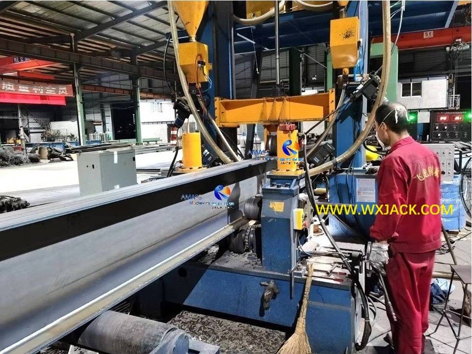 Máquina enderezadora y soldadora de ensamblaje de vigas en H 3 en 1