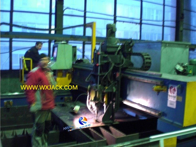 2 Máquina de corte y perforación de CNC 9 CIMG3664