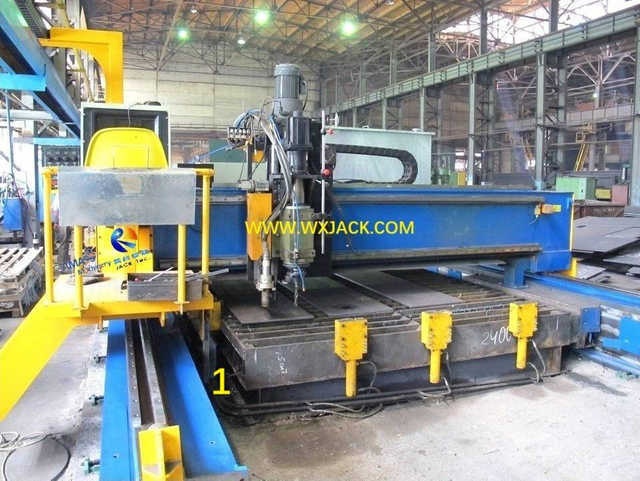 1 máquina de perforación y corte de CNC 12