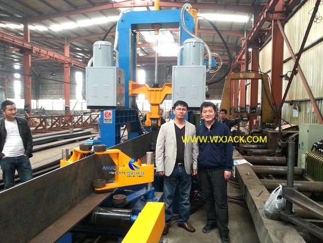 2 M&aacute;quina soldadora para fabricaci&oacute;n de vigas 3 en 1 H 2