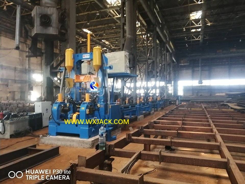 1 Máquina soldadora para fabricación de vigas 3 en 1 H 44