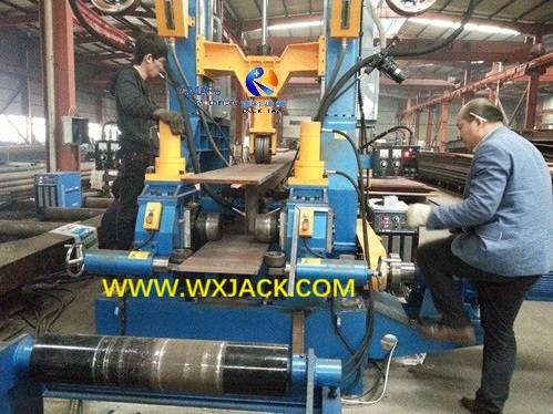 4 Fig4 Máquina integral enderezadora de soldadura con ensamblaje de vigas en H tres en uno 179