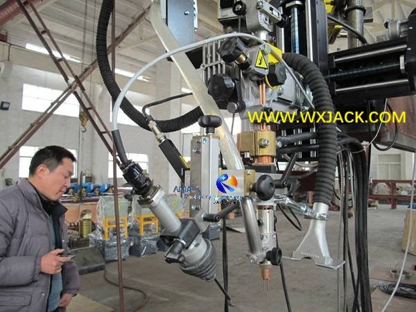 Manipulador de soldadura con pluma de columna Fig1 21 IMG_3535