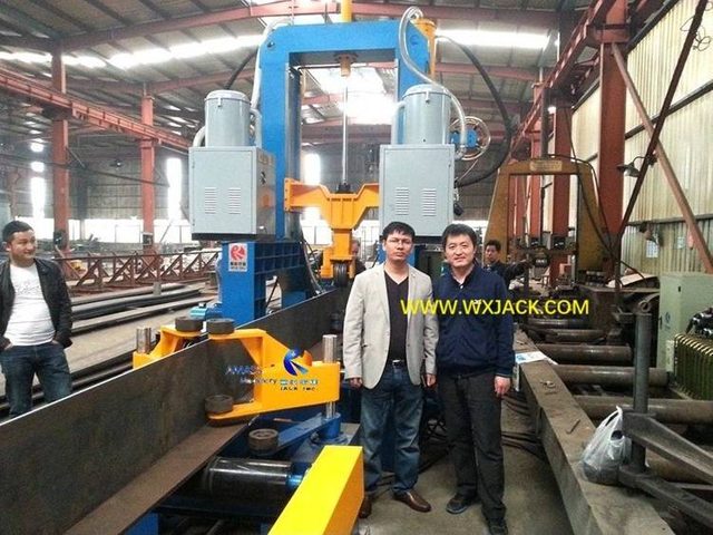 2 M&aacute;quina soldadora para fabricaci&oacute;n de vigas 3 en 1 H 2