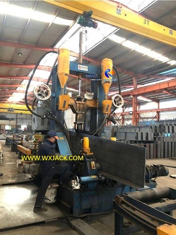 1 Máquina enderezadora y soldadora para ensamblaje de vigas en H 3 en 1 9