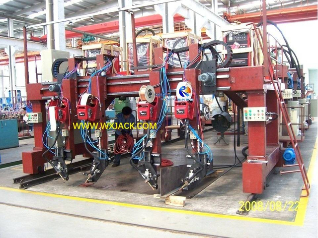 M&aacute;quina de soldadura de refuerzo de viga en T, 4 T型肋板焊接机 2A