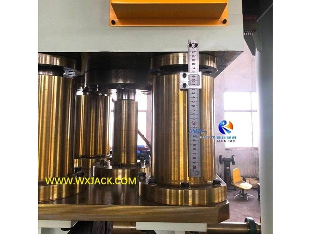 4 M&aacute;quina enderezadora de paneles r&iacute;gidos 16