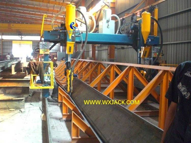 M&aacute;quina de soldadura con sierra de p&oacute;rtico de 5 vigas IH 46 CIMG1808