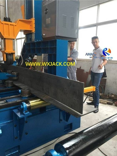 1 M&aacute;quina soldadora para fabricaci&oacute;n de vigas 3 en 1 H 1