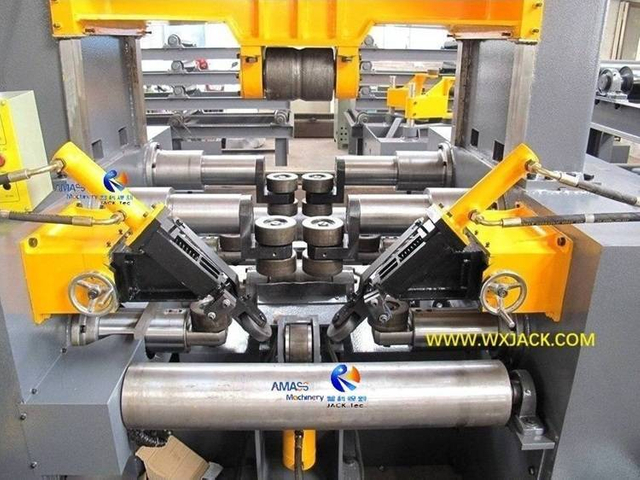 3 M&aacute;quina de soldadura por puntos y ensamblaje de vigas IH 8 IMG_7189