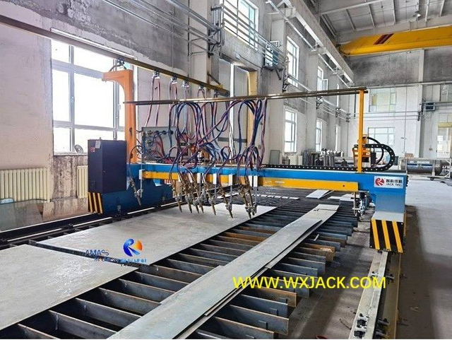 1 M&aacute;quina cortadora por llama de tiras CNC 49A