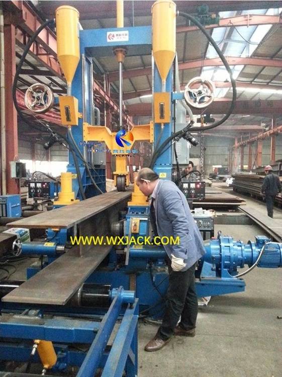 1 Máquina soldadora para fabricación de vigas 3 en 1 H 14